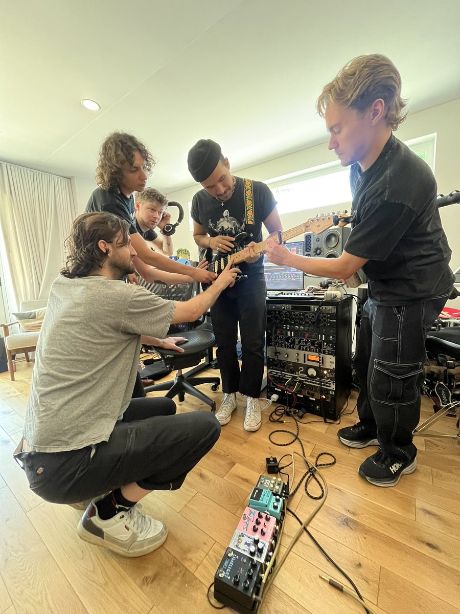 Friday Pilots Club tweet media