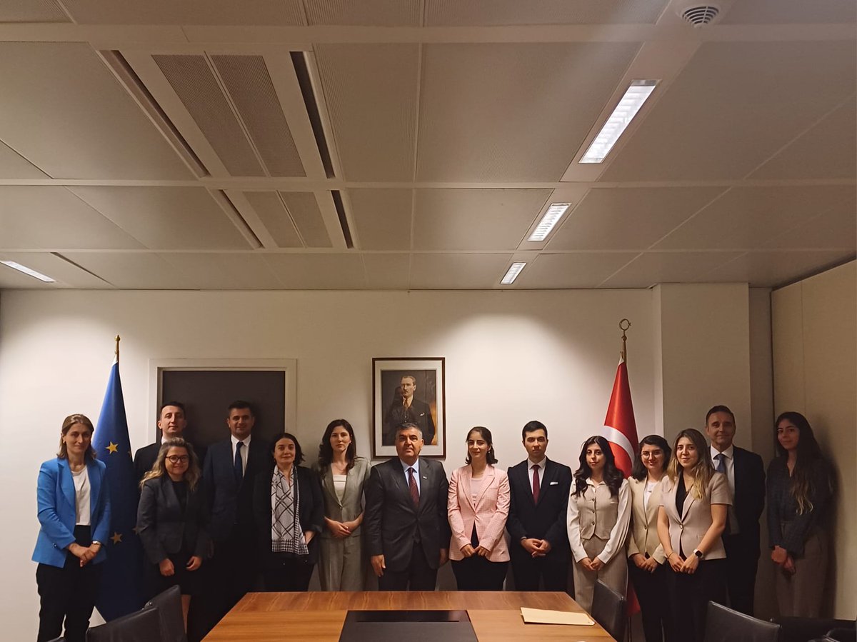 Türkiye at the EU (@tc_avbirdt) on Twitter photo .<a href="/ABBaskanligi/">T.C. Dışişleri Bakanlığı Avrupa Birliği Başkanlığı</a> AB Uzman Yardımcılarımızı <a href="/TC_AVBIRDT/">Türkiye at the EU</a>'de ağırladık. Enerjiden çevreye, dijital dönüşümden ekonomi ve üyelik sürecine tüm yönleriyle 🇹🇷-🇪🇺 ilişkilerini ele aldık. Genç&nitelikli uzmanlarımızın 🇹🇷’nin 🇪🇺 üyelik sürecine inancı tam. Katkıları da büyük olacak. .<a href="/ABBaskanligi/">T.C. Dışişleri Bakanlığı Avrupa Birliği Başkanlığı</a> AB Uzman Yardımcılarımızı <a href="/TC_AVBIRDT/">Türkiye at the EU</a>'de ağırladık. Enerjiden çevreye, dijital dönüşümden ekonomi ve üyelik sürecine tüm yönleriyle 🇹🇷-🇪🇺 ilişkilerini ele aldık. Genç&nitelikli uzmanlarımızın 🇹🇷’nin 🇪🇺 üyelik sürecine inancı tam. Katkıları da büyük olacak.