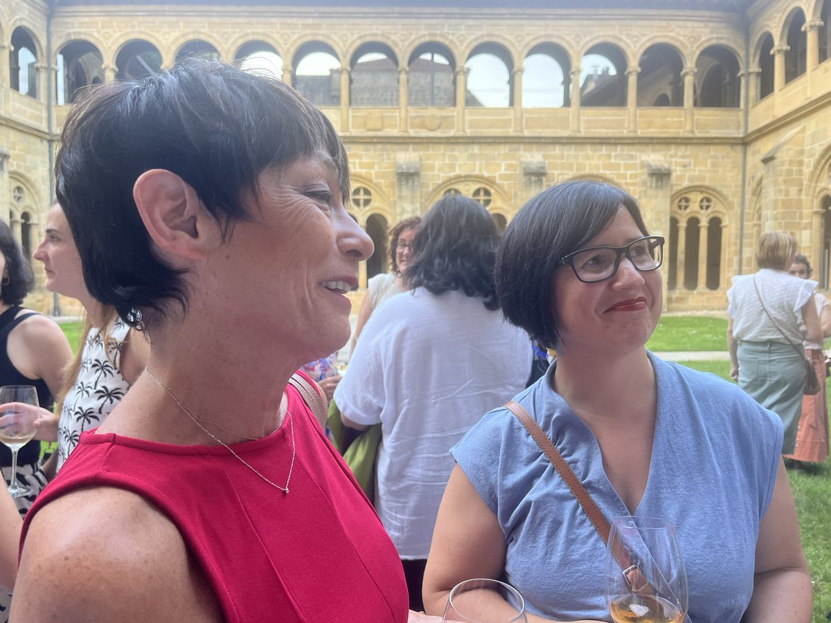 Maddalen Iriarte Okiñena (@maddaleniriarte) on Twitter photo Euskaltzaleok argi izan dugu beti euskarak, bizi dadin, espazioak irabazi behar dituela.
Lan munduan ere bai. Herri bezala pentsatuz eutsi dio lan munduan euskara sustatzeari 25 urtez <a href="/BaiEuskarari/">Bai Euskarari Elkartea</a>|k. Bidea egin dugu, baina helmugara ez gara heldu. Jarrai dezagun! Euskaltzaleok argi izan dugu beti euskarak, bizi dadin, espazioak irabazi behar dituela.
Lan munduan ere bai. Herri bezala pentsatuz eutsi dio lan munduan euskara sustatzeari 25 urtez <a href="/BaiEuskarari/">Bai Euskarari Elkartea</a>|k. Bidea egin dugu, baina helmugara ez gara heldu. Jarrai dezagun!