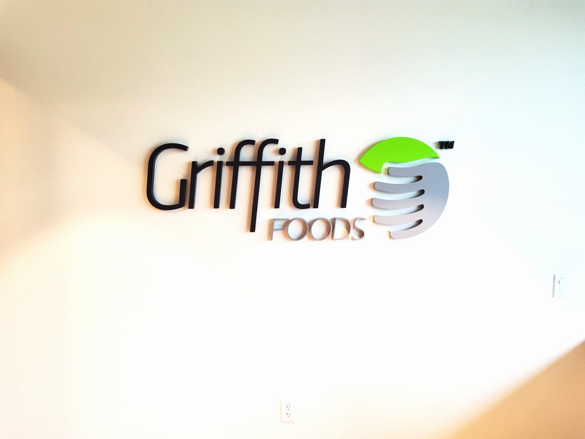 DesignGroupSign's tweet image. Blank walls? Not on our watch. 💬

From bold quotes to branded timelines, custom office signage makes a statement—and tells your story.

#InteriorDesign #Signage #OfficeGraphics #WorkspaceGoals #DesignGroupSignage