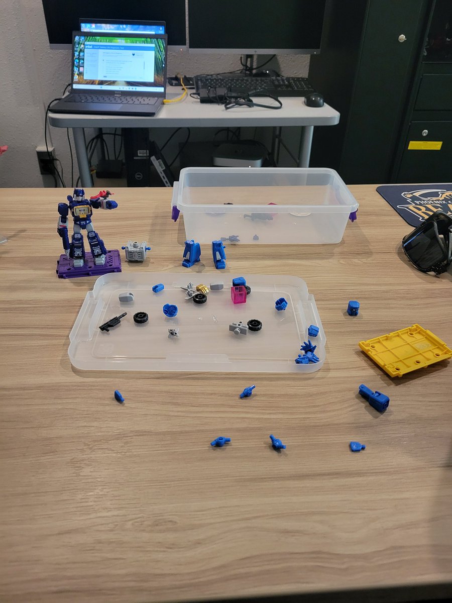 I cannot get enough of these Blokees Transformer figures!! 

#Transformers
#Blokees
#tf_fan_1986