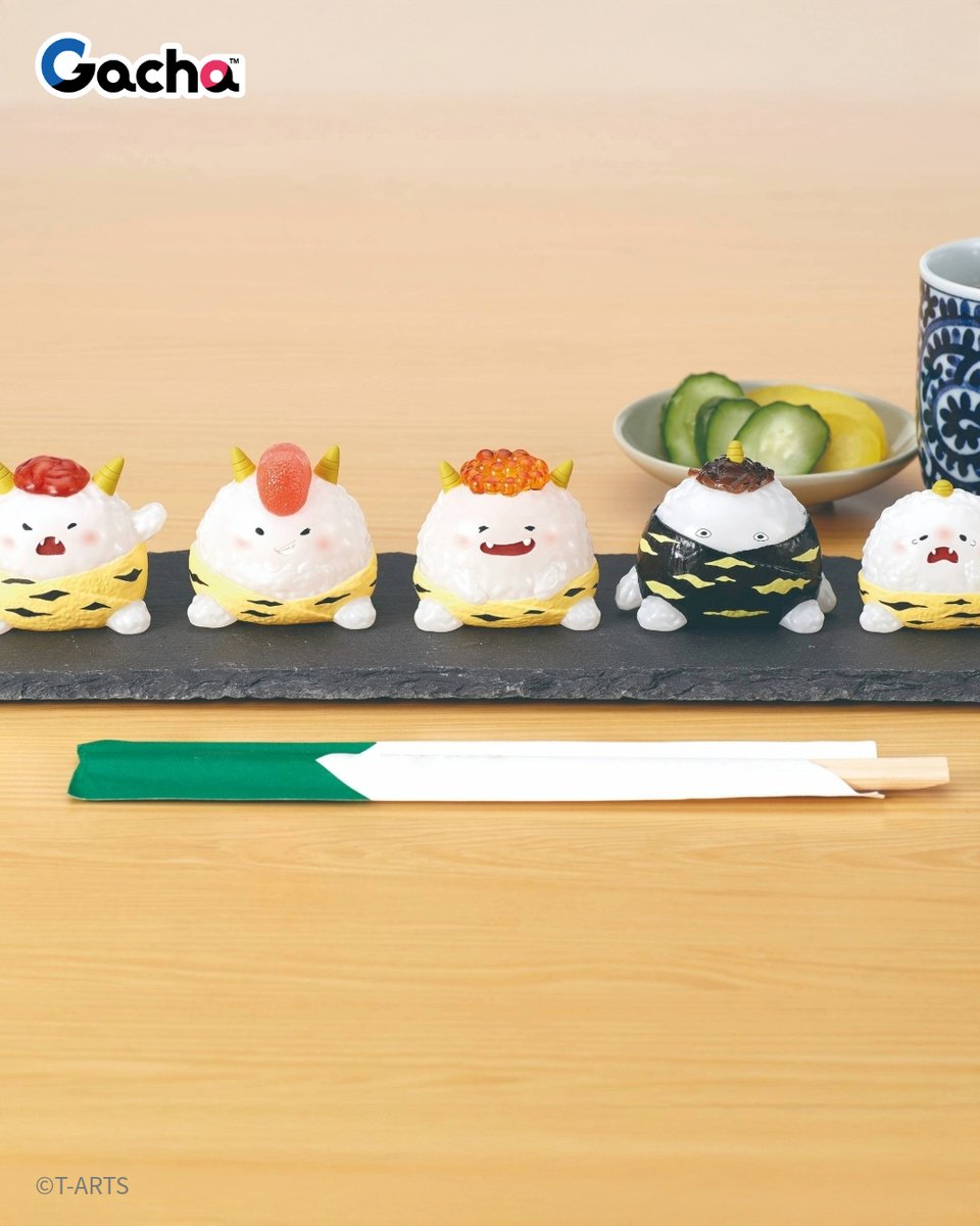 オニぎり” 全5種 300円 ／ オニぎりたちのいろんな性格が、 具と表情で