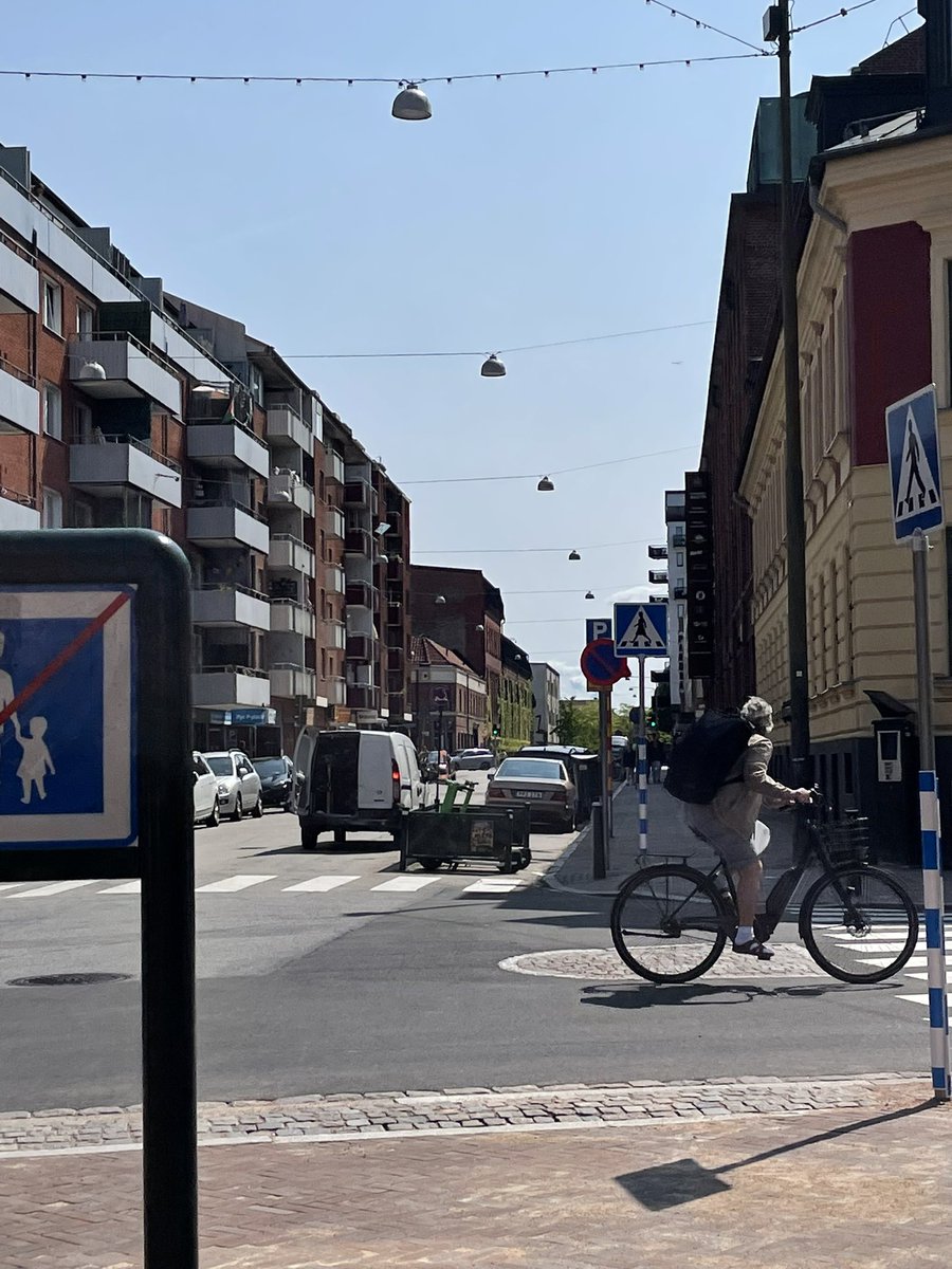 sealseal97's tweet photo. รู้หรือไหมถ้าคุณแพลนทริปมา Copenhagen  คุณสามารถนั่งรถไฟไปเที่ยว malmö ประเทศสวีเดนได้ในเวลา 42นาทีโดยรถไฟ และมาค่ะ ปักที่กินเที่ยว Malmö-Copenhagen 
เริ่มต้นที่ ซื้อตั๋วรถไฟที่ Copenhagen Central Station to Malmö ประมาณ400บาทไทย(ขาเดียว https://t.co/4d0NYN02tr
