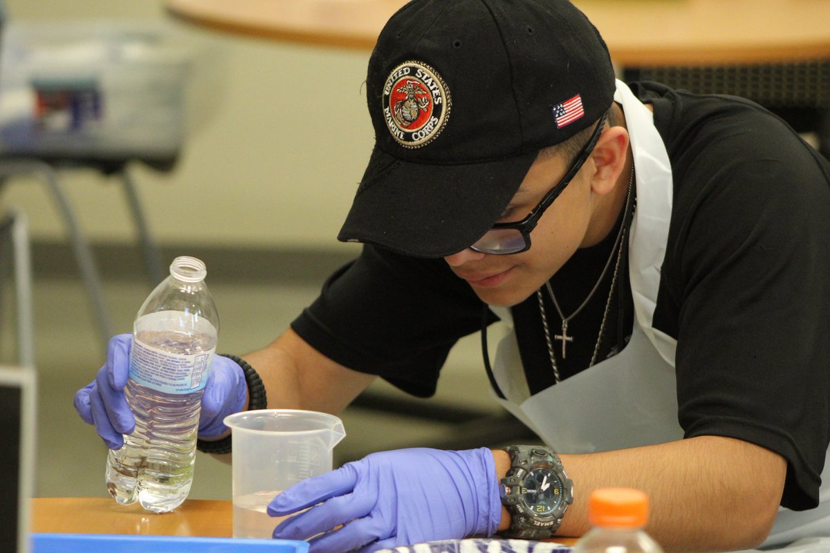 1stGscholars's tweet image. 2/4 @NLCPR #HighSchool Summer #ElectricalEngineering Camp Day 1 ~ Scholars applied the #engineeringdesignprocess to complete various challenges, explored electrical #circuits, solved real-world problems, applied critical thinking skills, worked in collaborative teams, & so much…