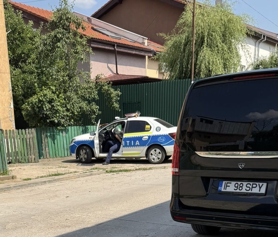 🚨🇺🇦🇷🇴#UPDATE: Romanian police have finally arrested Ukranian national identified as Vitaly Yuriyovych Drachenko at the Tate brothers residence.

Several hours ago, he attacked a member of Tates staff and sliced his arm with a blade. He told the police the altercation was about