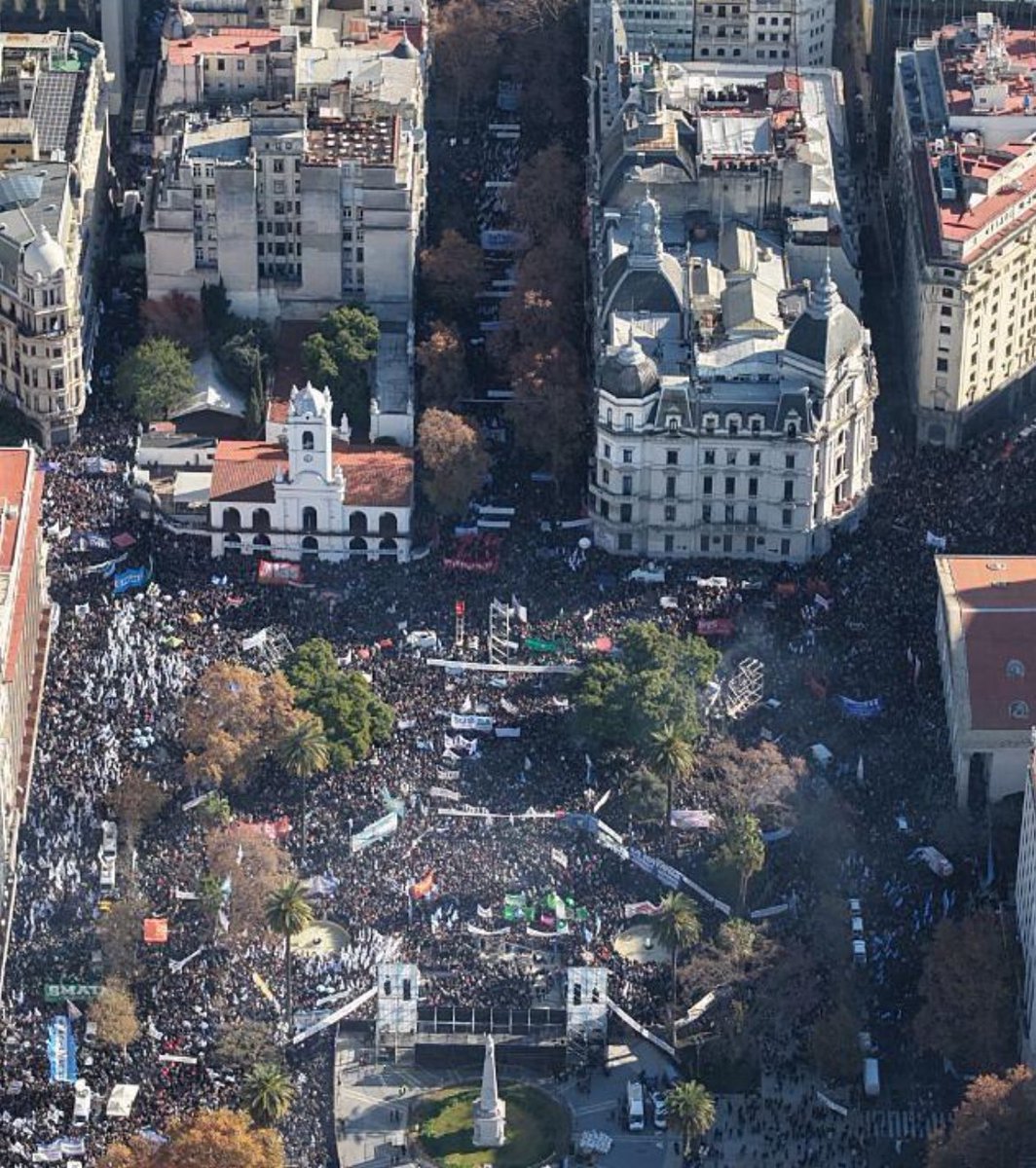 cyngarciaradio's tweet image. QUE SE SEPA
Ayer en los tribunales de #ComodoroPy se había planificado una seguridad con “tanquetas y francotiradores” (textual) que finalmente se desactivó.
¿A quiénes les iban a disparar?
Están fuera de la historia. Un abismo los separa del pueblo.
#QueLaCorteRenuncie