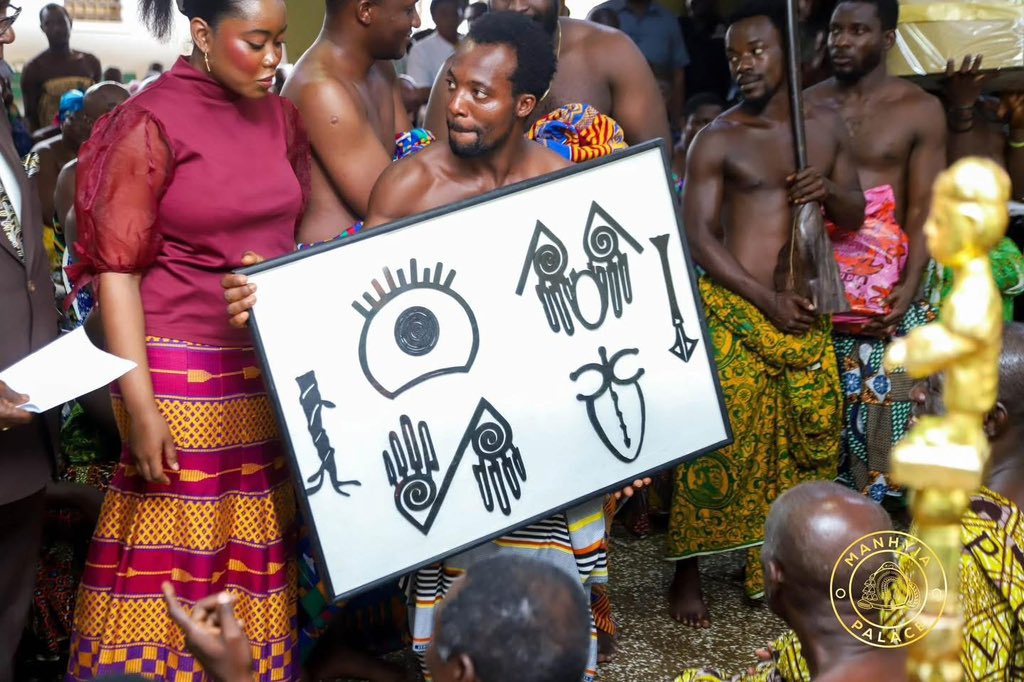 Asante_nation's tweet image. Six new Adinkra symbols reflecting the rulership of the 16th Monarch of the Asante Kingdom, Otumfuo Osei Tutu II, have been crafted by Aliska Business Advisory and Research.

According to Mr. Agyemang, the development of these symbols was preceded by extensive research spanning…