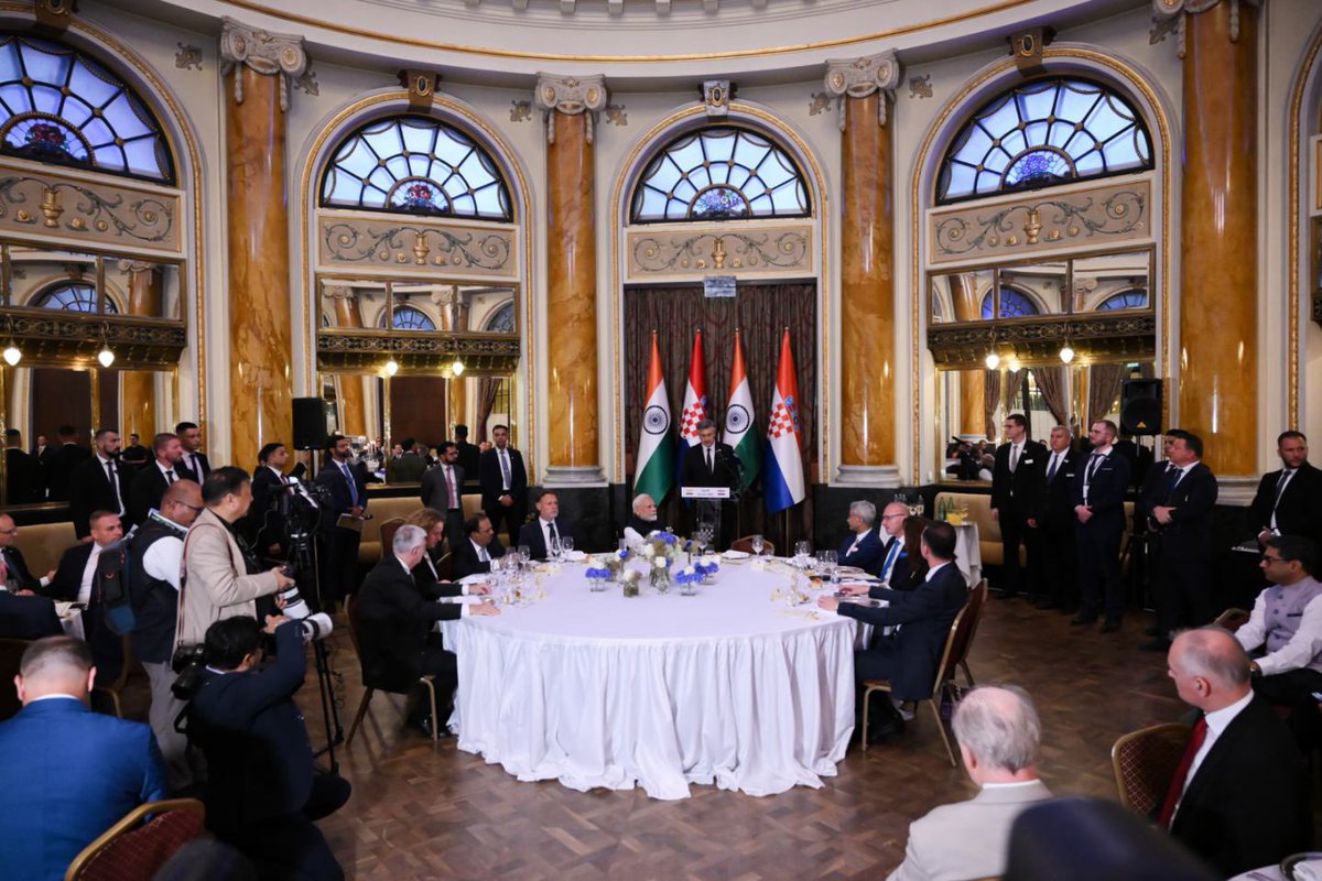 dubravkasuica's tweet photo. Glad to meet again 🇮🇳 PM @narendramodi in 🇭🇷, together with PM @AndrejPlenkovic.

🇪🇺 and 🇮🇳 are like-minded partners, committed to strengthening our links in trade, tech, security and defence. 

We discussed promoting the India–Middle East–Europe Economic Corridor (IMEC), with 🇭🇷 as a strategic partner for sustainable investments.