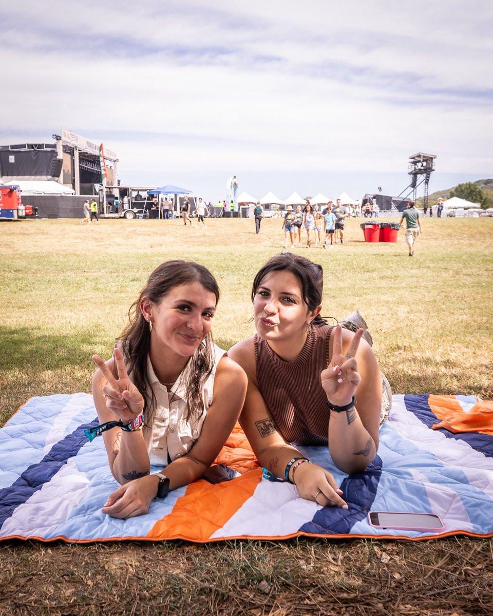 Friends who festival together, stay together 👯