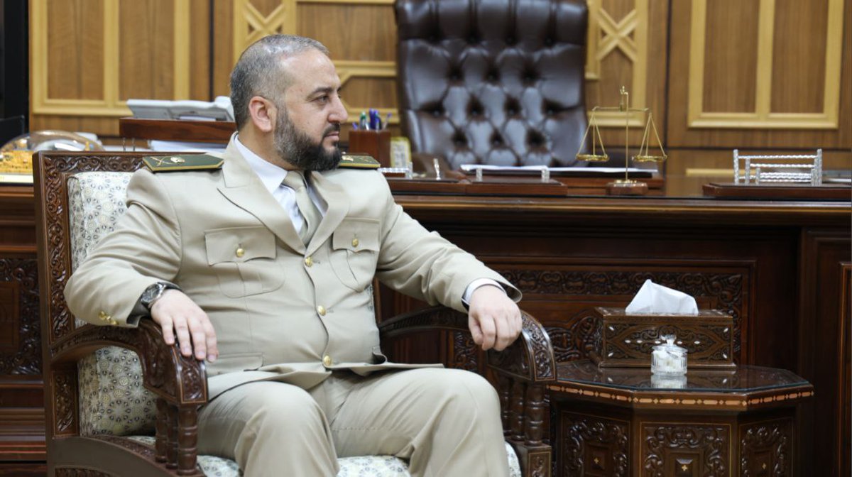 SyrMOfj's tweet image. بهدف تعزيز الجهود المشتركة لتحقيق الأهداف الوطنية بما يخدم مصلحة الوطن والمواطنين، استقبل وزير العدل الدكتور "مظهر الويس" وفدًا من وزارة الدفاع برئاسة وزير الدفاع اللواء "مرهف أبو قصرة"، وذلك في مقر الوزارة بدمشق.
وتناول اللقاء القضايا المشتركة بين الوزارتين وسبل تعزيز التعاون…