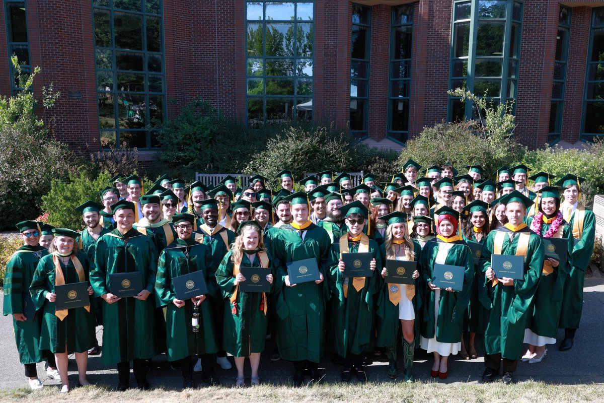 Check out our 2025 Commencement photos - courtesy of GradImages 😀tinyurl.com/494487r9