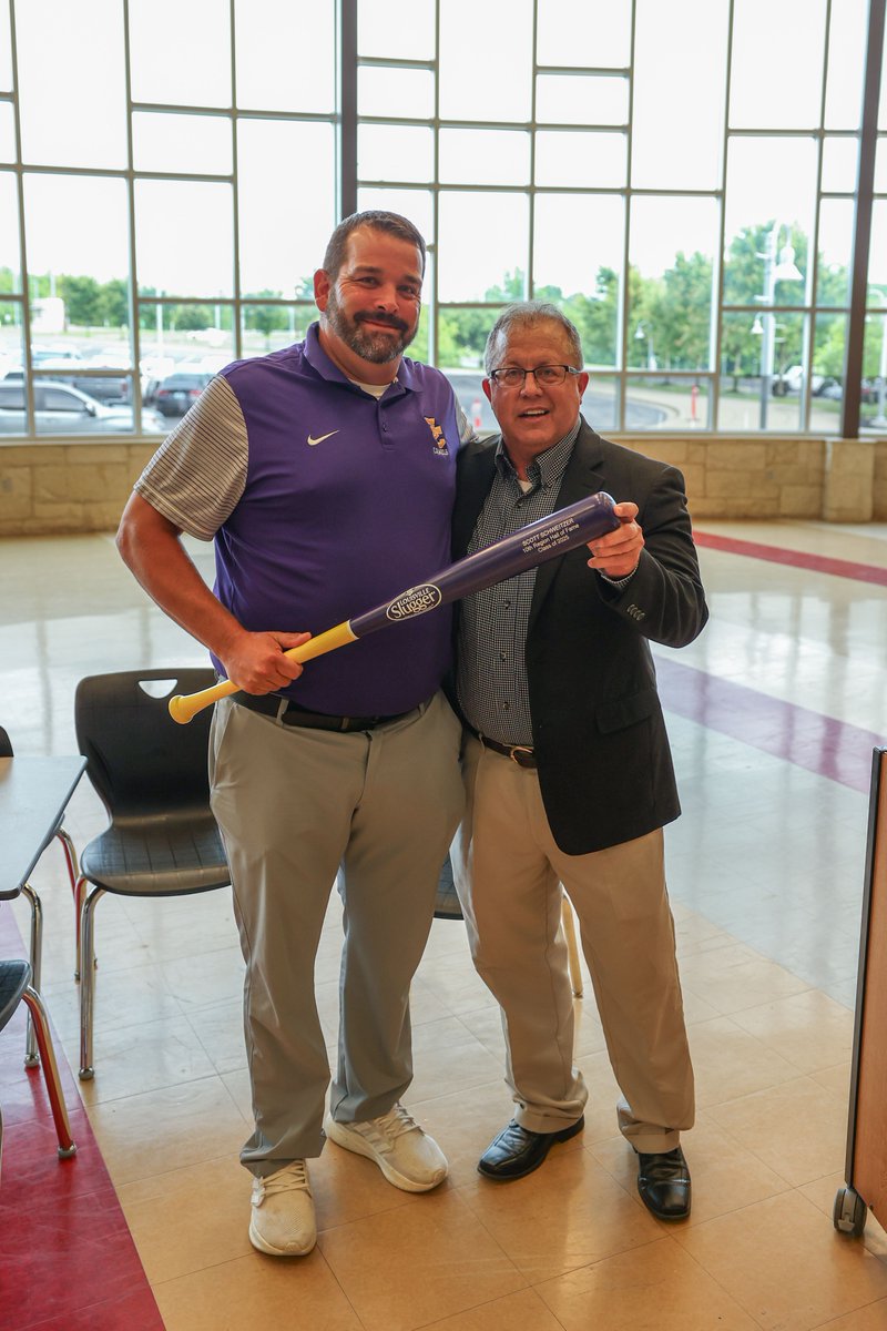 Linknky's tweet photo. Campbell County baseball coach Scott Schweitzer was one of the 10 inaugural inductees into the 10th Region Hall of Fame on Tuesday. 

He's also throwing out the first pitch at the Reds game on Wednesday night against the Twins. 

More here: https://t.co/t3t6xPXX3X https://t.co/TjxXo1RsOV