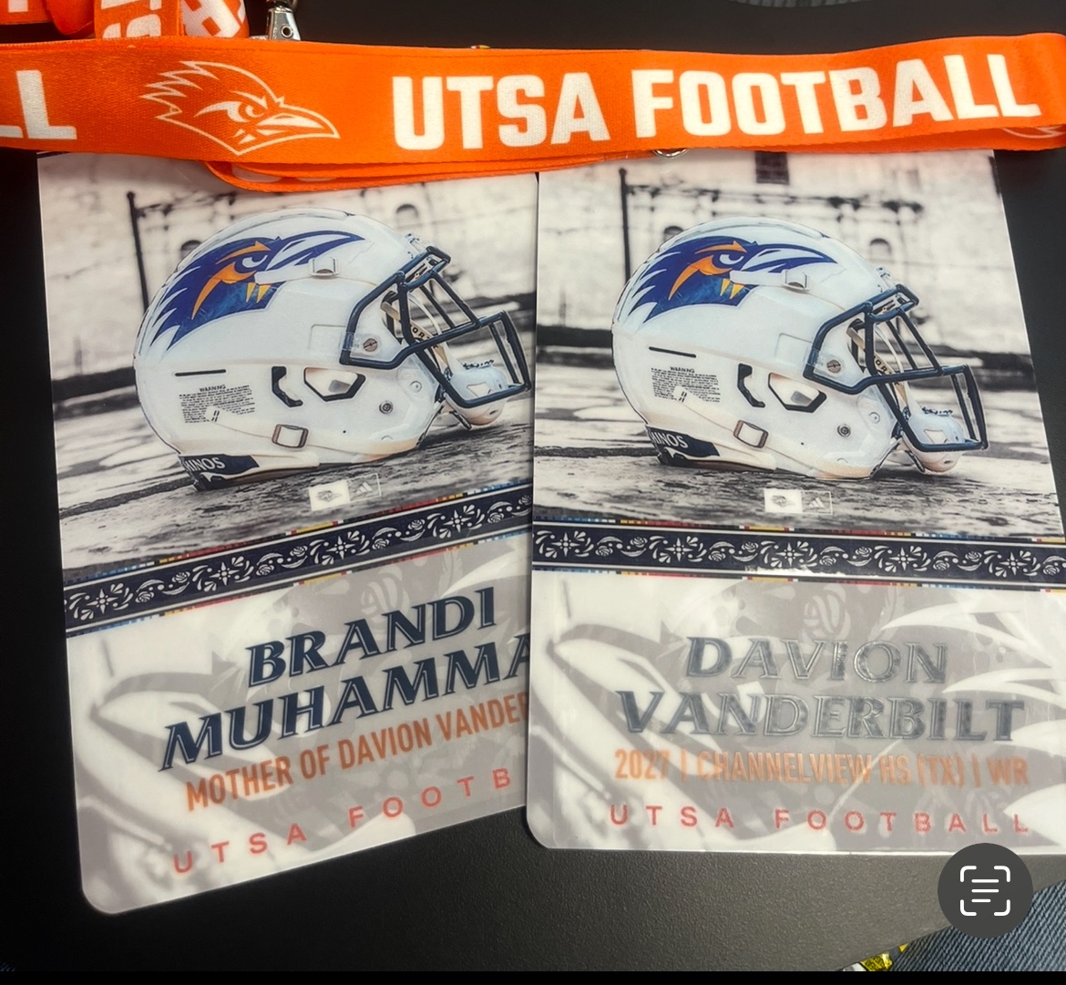 Davion Vanderbilt (@vanderbilt12_d) on Twitter photo Huge thanks to <a href="/UTSAFTBL/">UTSA Football 🏈</a> for 🔥unofficial visit‼️ I appreciate the hospitality from the coaching staff and the amazing opportunity to learn about everything that the UTSA football program has to offer.
#BirdsUp🤙🏾 Huge thanks to <a href="/UTSAFTBL/">UTSA Football 🏈</a> for 🔥unofficial visit‼️ I appreciate the hospitality from the coaching staff and the amazing opportunity to learn about everything that the UTSA football program has to offer.
#BirdsUp🤙🏾