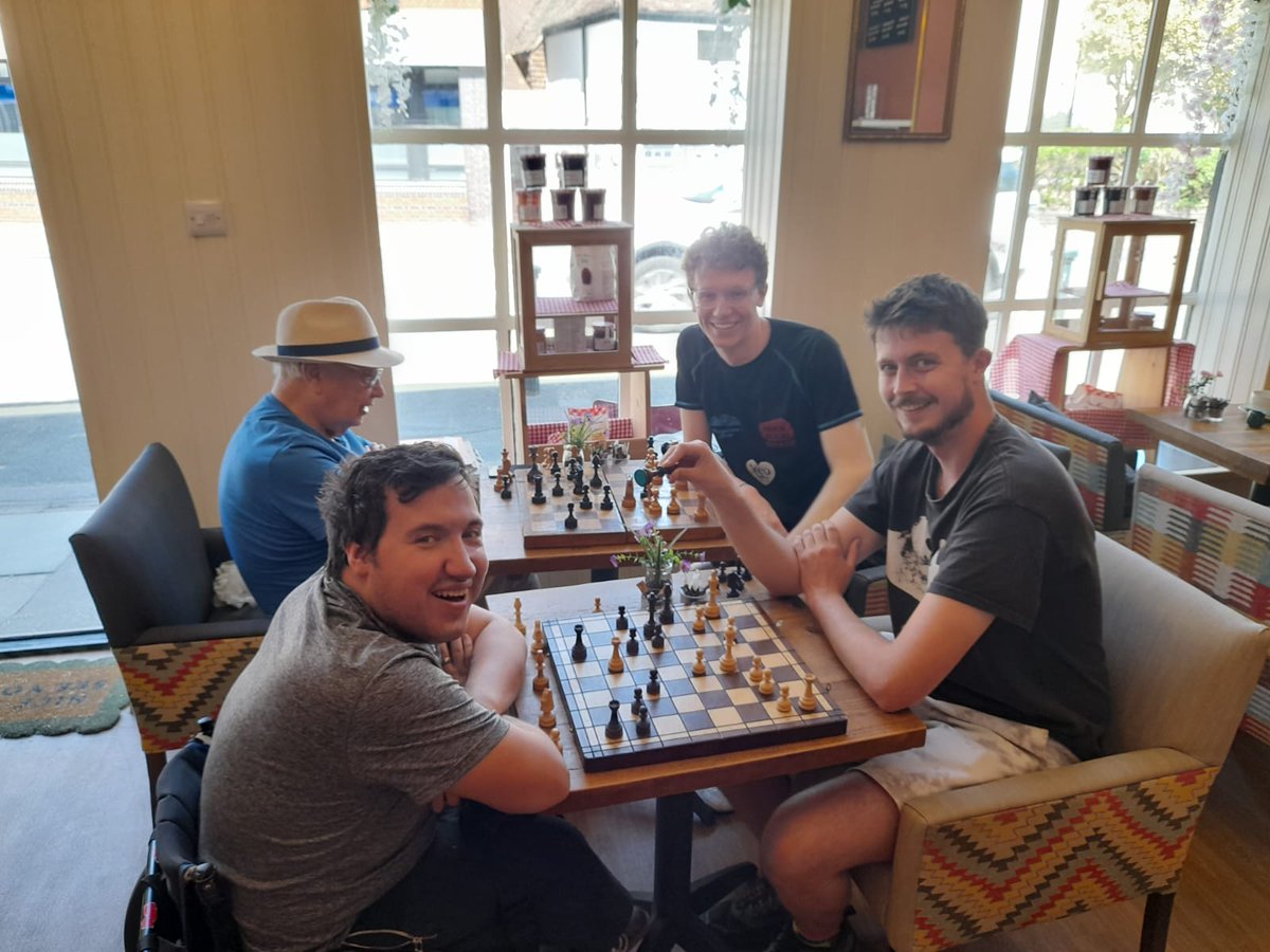 ClubEpsom's tweet image. A fun and relaxed &apos;Chess &amp;amp; Chill&apos; event this morning at the Bonjour café in Epsom. As @KingstonChess have successfully proved, there is definitely room for #chess on weekday mornings. We now hope to host a monthly &apos;Bonjour Blitz&apos; event, subject to interest.