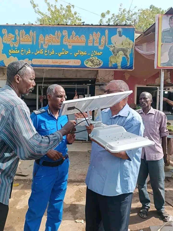 بدعم من أبناء المدينة بالمهجر.. تركيب أكثر من 100 كشاف يعمل بالطاقة الشمسية لإنارة شوارع مدينة الحصاحيصا بولاية الجزيرة

#واكب_مجتمع