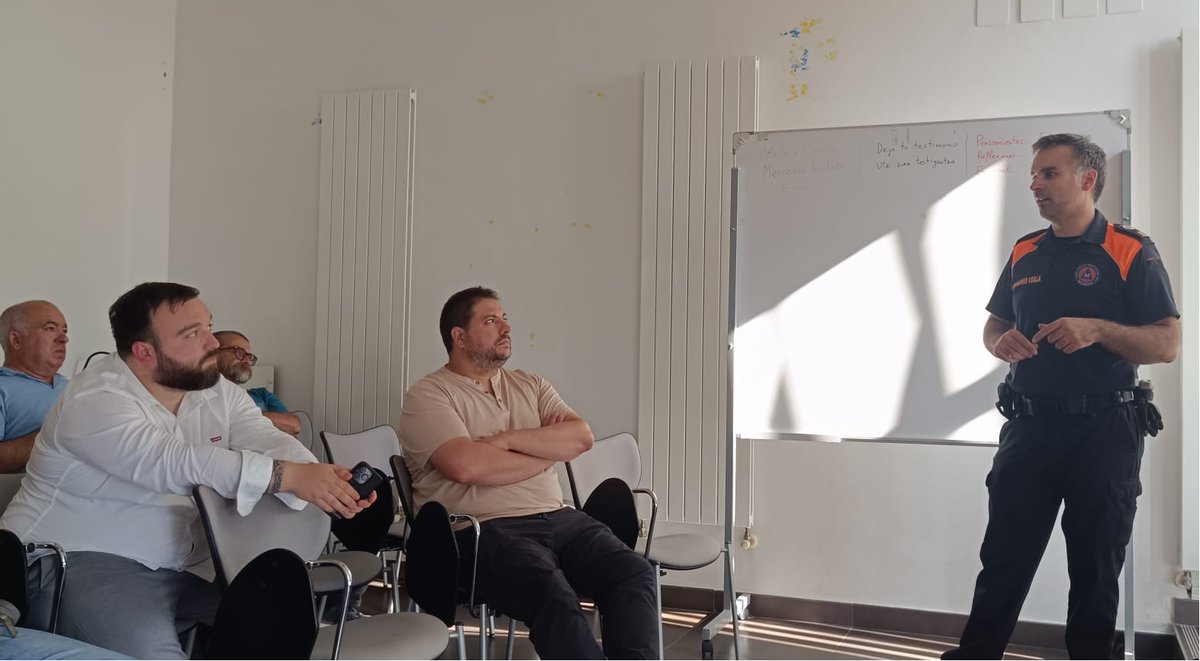 Astelehenean <a href="/Maruri_Jatabe/">Maruri-Jatabe</a>  n Babes zibilaren hazia erein nahian solsalditxo bat izan genuen.

El lunes tuvimos una pequeña charla en Maruri con la ilusión de sembrar la semilla del voluntariado de Protección Civil.

<a href="/BZMungia/">Babes Zibila Mungia</a>  
<a href="/MungiaUdala/">Mungia Udala</a>