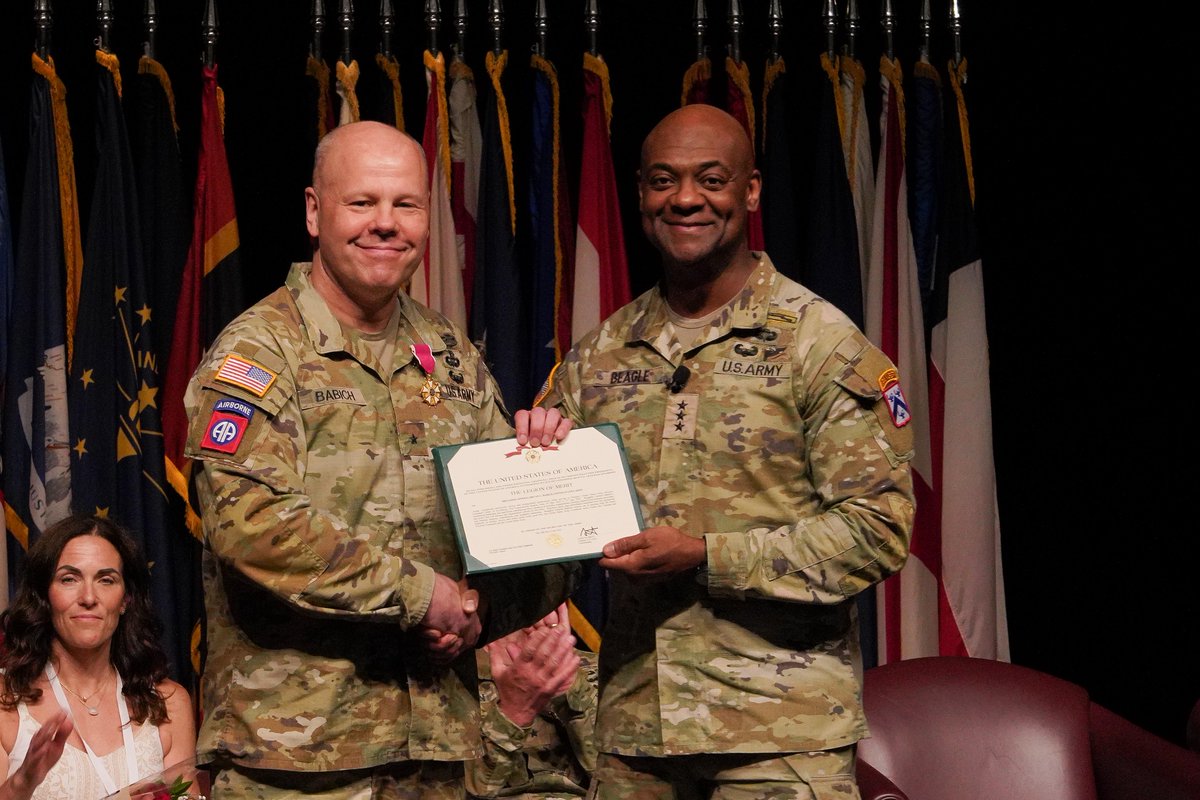 usacac's tweet image. Soldiers bid “lamps out” to Brig. Gen. Mark W. Siekman, deputy commanding general, Reserve Affairs (IMA), Combined Arms Center and Brig. Gen. Bryan L. Babich, director, Mission Command Center of Excellence, June 18, 2025 at Fort Leavenworth, Kansas. #DriveChange