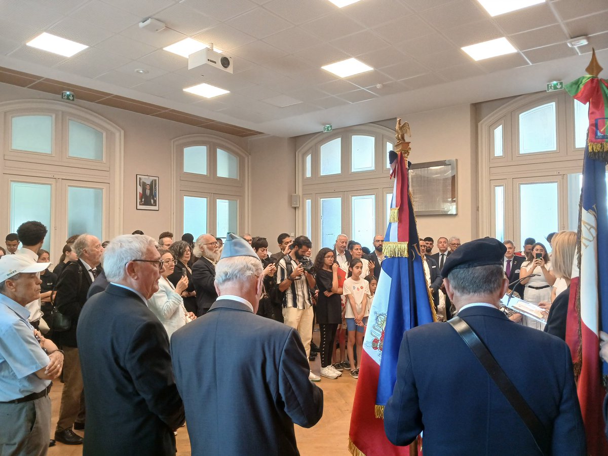 Mairie du 15 (@mairie15) on Twitter photo En ce symbolique 18 juin avait lieu un hommage aux combattants marocains de la Seconde Guerre mondiale, en présence de Mme Nada Bakkali Hassani, Consule générale du Royaume du Maroc à Paris. <a href="/Consulat_paris/">Consulat Général du Royaume du Maroc à Paris</a> et de <a href="/Philippe_Goujon/">Philippe Goujon</a>, Maire de #Paris15 En ce symbolique 18 juin avait lieu un hommage aux combattants marocains de la Seconde Guerre mondiale, en présence de Mme Nada Bakkali Hassani, Consule générale du Royaume du Maroc à Paris. <a href="/Consulat_paris/">Consulat Général du Royaume du Maroc à Paris</a> et de <a href="/Philippe_Goujon/">Philippe Goujon</a>, Maire de #Paris15
