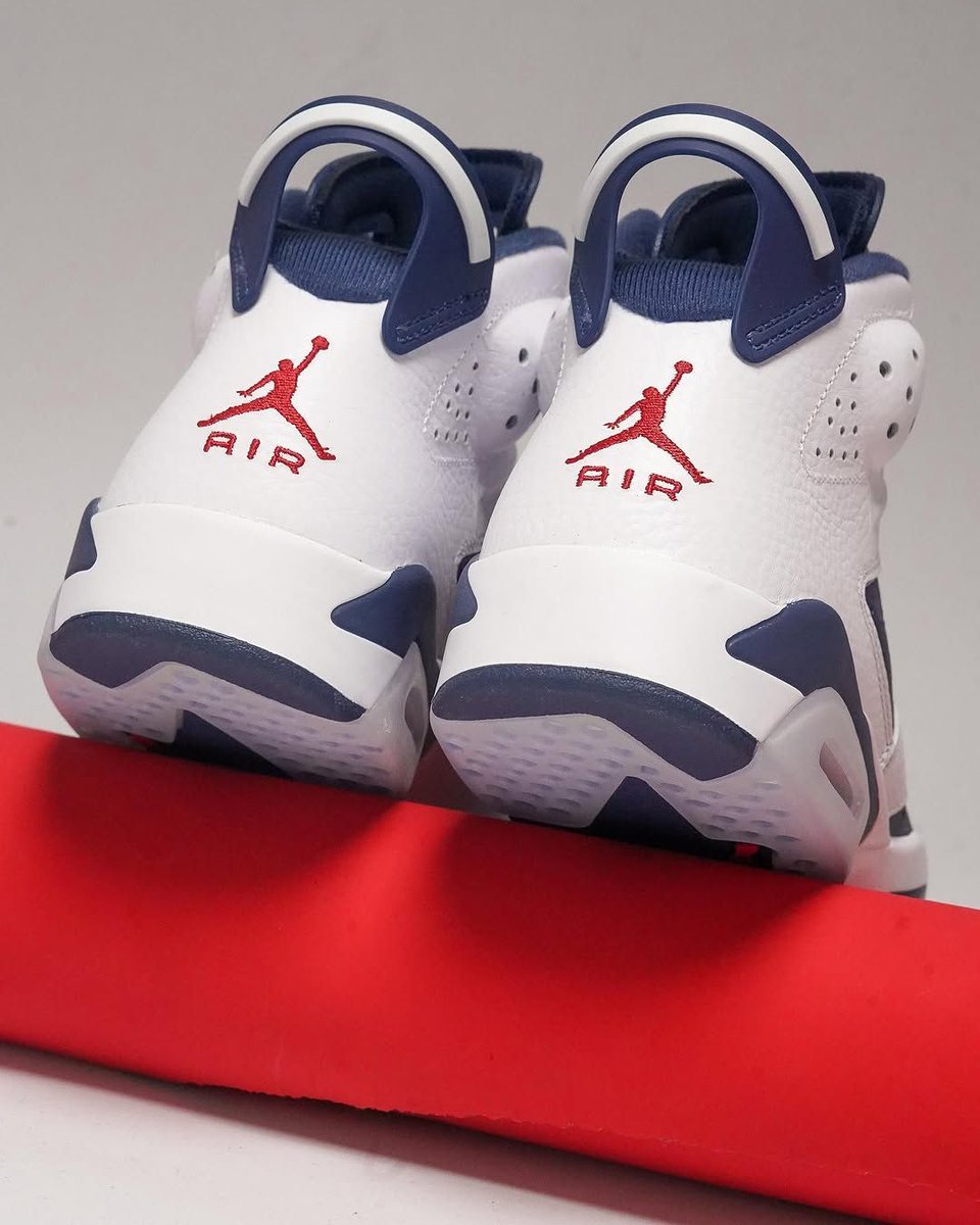 JustFreshKicks tweet media