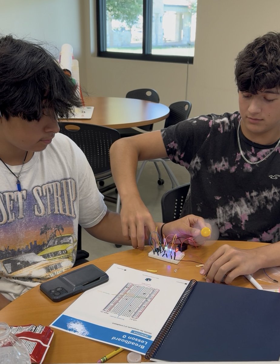 1stGscholars's tweet image. 4/4 @NLCPR #HighSchool Summer #ElectricalEngineering Camp Day 2 ~ Scholars applied the #engineeringdesignprocess to complete various challenges, explored electrical #circuits, solved real-world problems, applied critical thinking skills, worked in collaborative teams, & so much…