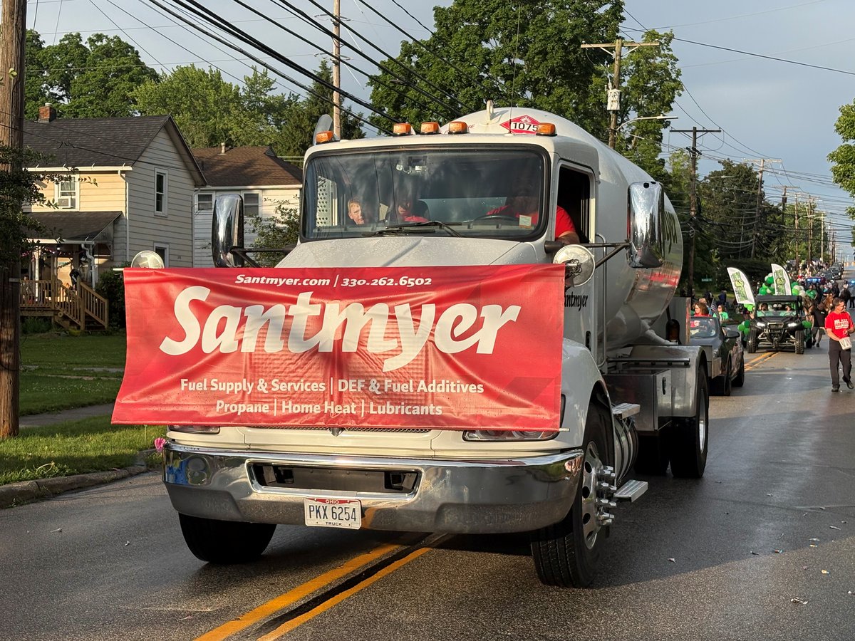 SantmyerCo's tweet image. 🎉 We had a blast helping kick off the Wadsworth Blue Tip Festival at last night’s beloved parade! Our team brought the energy—tossing candy, waving to the crowd, and proudly showing off our propane and lubricant trucks. 🚛🍬🔥 #BlueTipFestival #ThankYouWadsworth #ParadeFun