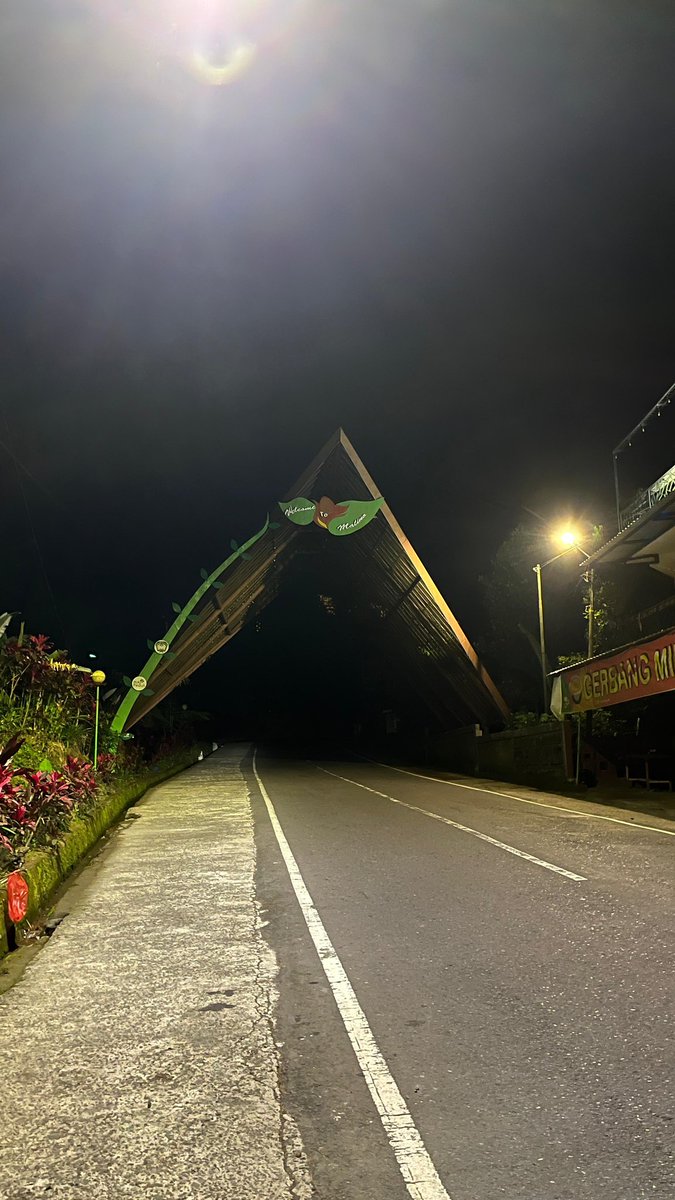 Talib_oz's tweet photo. Orang waras mana yg pergi malino di jam 01.00 dini hari😩
#malino 
#sulawesiselatan https://t.co/qabtBUwfpd