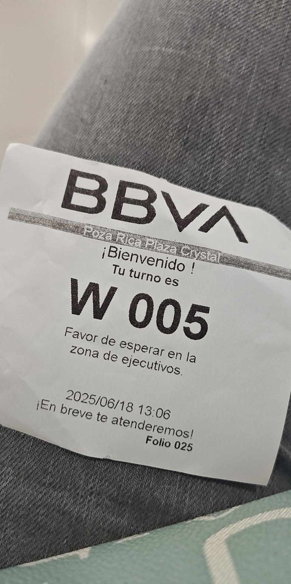 zpadrOn's tweet photo. @BBVA_Mex que hago para que me atiendan, llevo más de una hora su ejecutiva a quien le tocaba atenderme no respetó el turno me saltó para atender a alguien más, me mandó con otro asesor y él me dijo que era con ella, aquí sigo en sucursal @CondusefMX que hago para que me atiendan https://t.co/JyJSiTJzSl