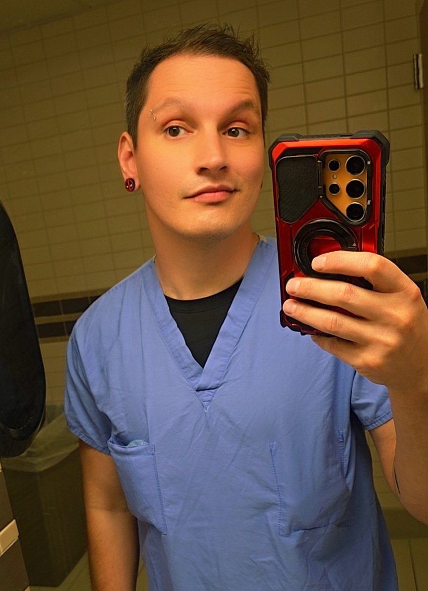 Last day in surgery before my 6 day vacation! 

I was feeling cute, so have a selfie 😘