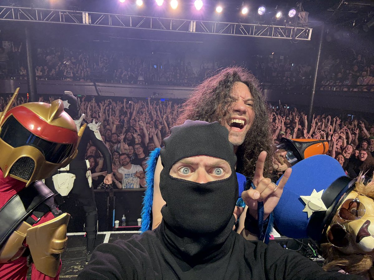 ninjasexparty's tweet image. Ninja Brian is eleven espressos deep and climbing the space needle but by tonight we’ll be READY TO GET GRANDIOSE SEATTLE!!!!!