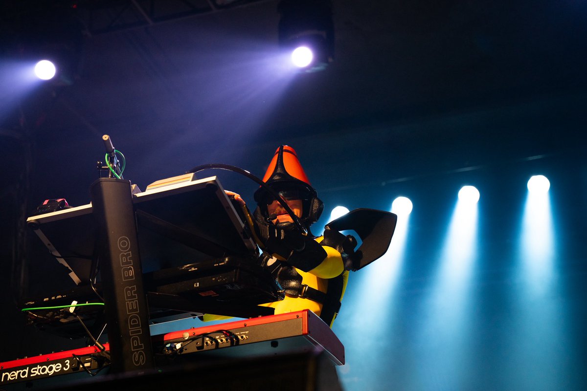 ninjasexparty's tweet image. Ninja Brian is eleven espressos deep and climbing the space needle but by tonight we’ll be READY TO GET GRANDIOSE SEATTLE!!!!!