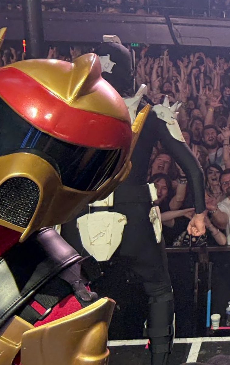 tboyzombie's tweet image. boy sit your ass down