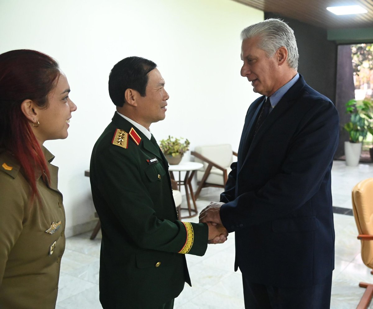 Presidencia Cuba 🇨🇺 (@presidenciacuba) on Twitter photo 🇨🇺| El Presidente <a href="/DiazCanelB/">Miguel Díaz-Canel Bermúdez</a> se reunió con el general de ejército, miembro del Comité Central del Partido Comunista de Vietnam, miembro permanente de la Comisión Militar Central, jefe del Estado Mayor General del Ejército Popular, viceministro de Defensa, Ngyen Tan Cuong 🇨🇺| El Presidente <a href="/DiazCanelB/">Miguel Díaz-Canel Bermúdez</a> se reunió con el general de ejército, miembro del Comité Central del Partido Comunista de Vietnam, miembro permanente de la Comisión Militar Central, jefe del Estado Mayor General del Ejército Popular, viceministro de Defensa, Ngyen Tan Cuong