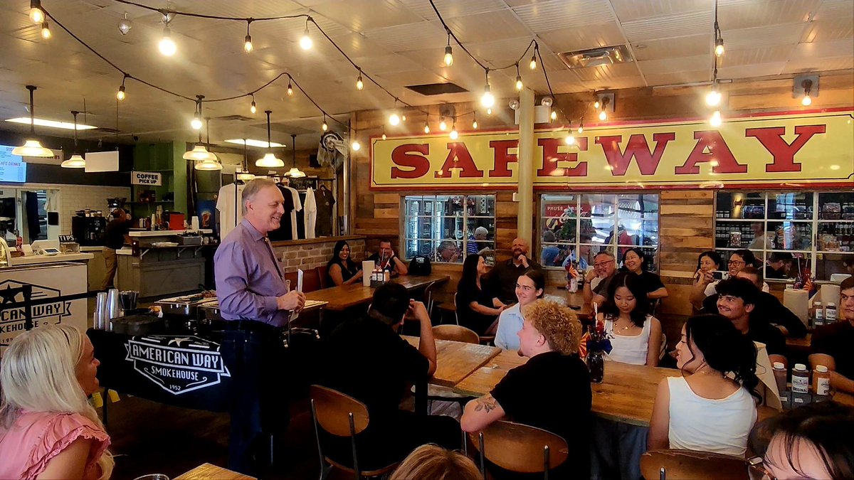 I was pleased to host the 2025 Military Service Academy nominees for Arizona's Fighting Fifth District.

These students will bring integrity, honor, and leadership to their academies. 

Godspeed, and thank you for your future service!