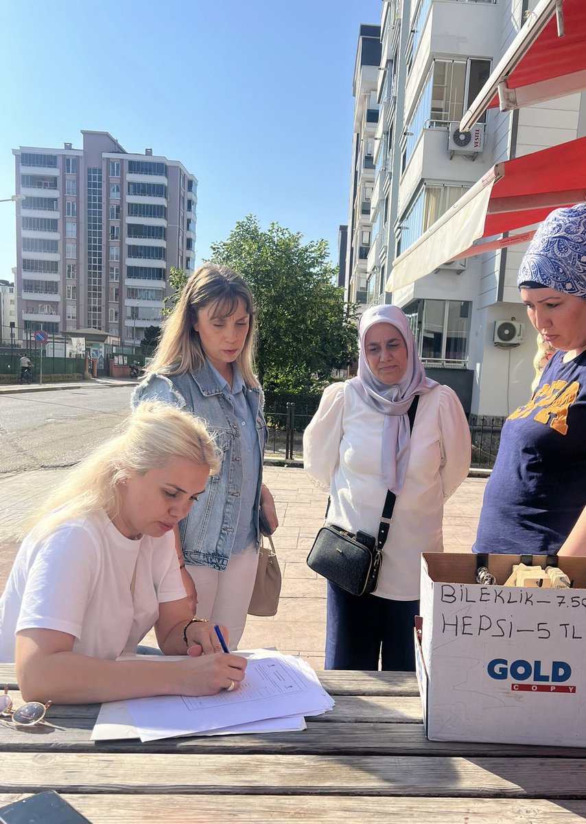 AK Parti Atakum Kadın Kolları Başkanımız Sayın Gülşah Kraloğlu ve kıymetli yönetim kurulu üyelerimizle birlikte Yenimahalle mahallesinde esnaf ziyaretlerimizi ve üye çalışmalarımızı gerçekleştirdik. İ
#akpartikadınkolları 
@akkadinsamsun55 <a href="/tugcedagdemir/">Tuğçe Dağdemir</a> <a href="/kad_samsun/">AK Kadın Samsun</a>