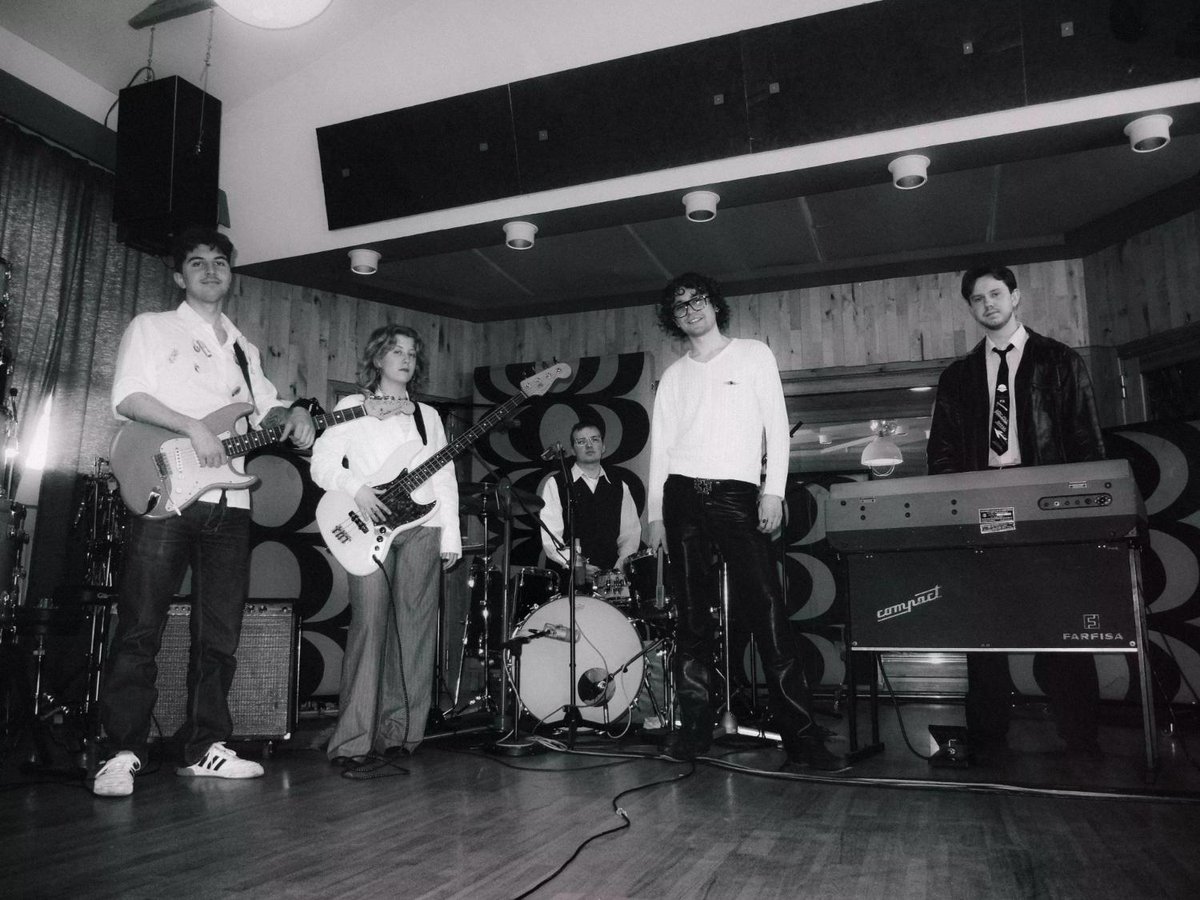 FIK DU LÆST : Indiecharme og blå toner – bandet forener følelser og finesse gaffa.dk/anmeldelser/20…