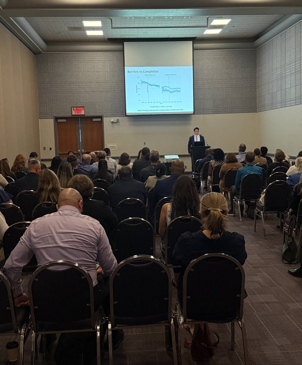 "Bridging Education and Employment: Illuminating Workforce Outcomes with Integrated Longitudinal Data" breakout at #AZWorkforceSummit2025! Ferris Ramadan shows how integrated data connects students to jobs, creating seamless pathways from classroom to career!