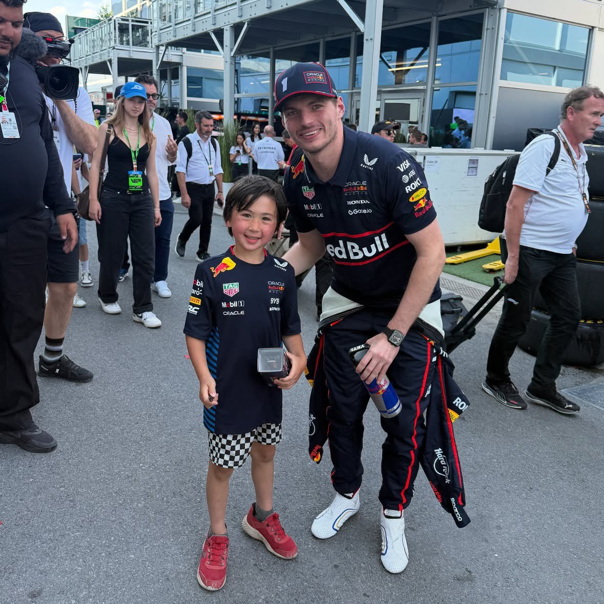 max with a fan in canada ☺️

[📸 m_foo]