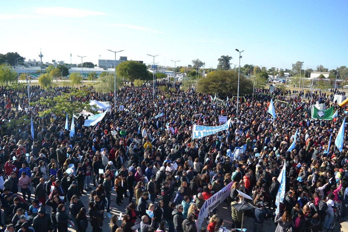 NO ES SOLO CONTRA CRISTINA 
ES CONTRA LA DEMOCRACIA 🇦🇷

Y también es contra el Estado de Derecho y de la Funciones del Poder. 

#ArgentinaConCristina