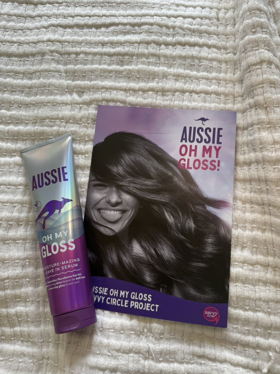 Chelsea2290's tweet photo. ✨💜 New hair obsession unlocked 💜✨. Brand new Aussie oh my gloss leave in serum and omg my hair is glossier, smoother and smells like an absolute dream! 🌸🌸 no stickiness, no heaviness, just pure shine and softnes. A total game changed for dry hair. Trust me this one is https://t.co/sLxiIZmeyq