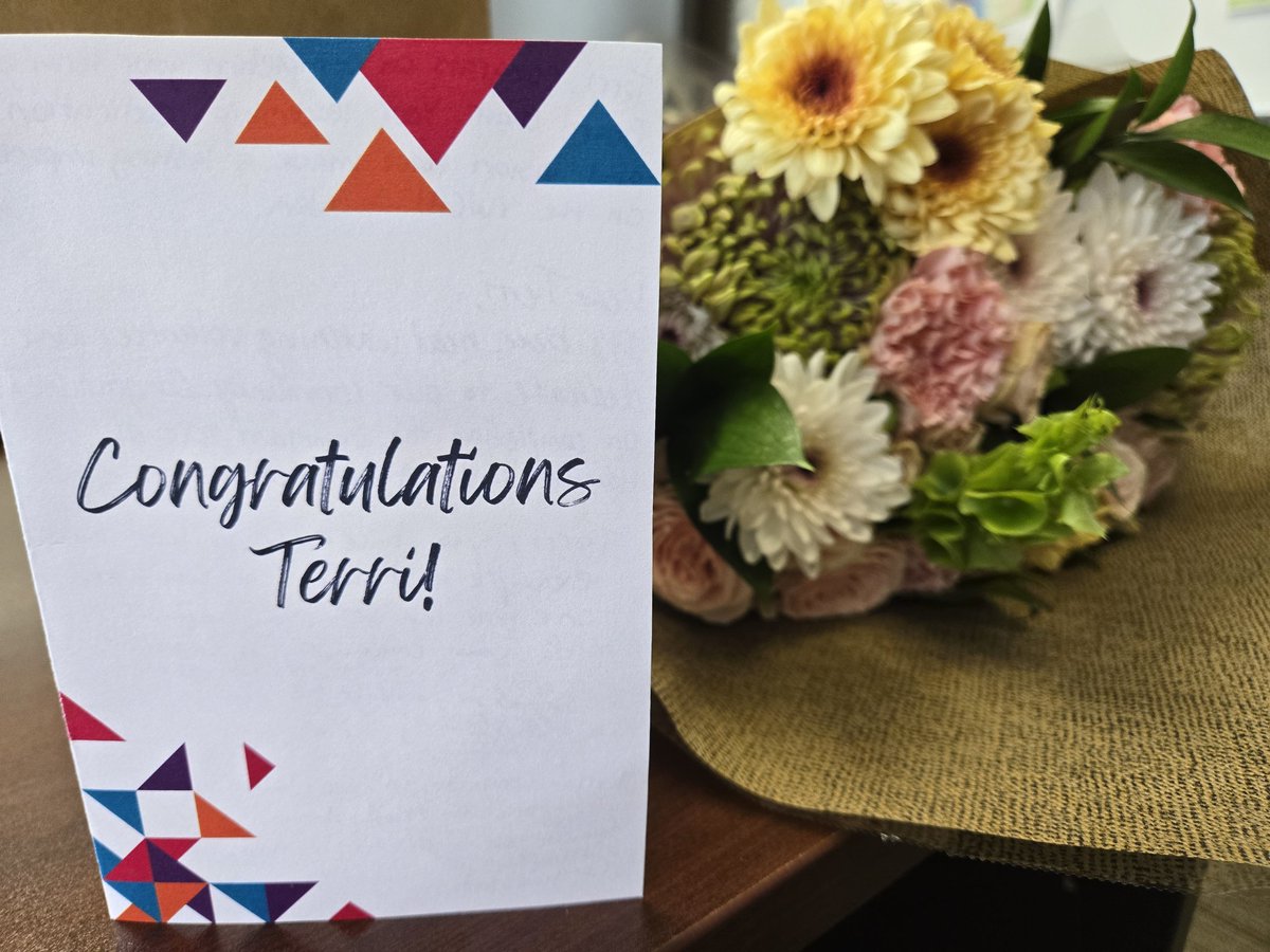 ...when you are rehearsing getting through your "goodbye as <a href="/YWCA_Hamilton/">YWCA Hamilton</a> Chair" speech without crying and the <a href="/landwise_team/">Landwise</a> team walks in your office with this... 😭

#heartonmysleeve #uglycrying #GratefulHeart