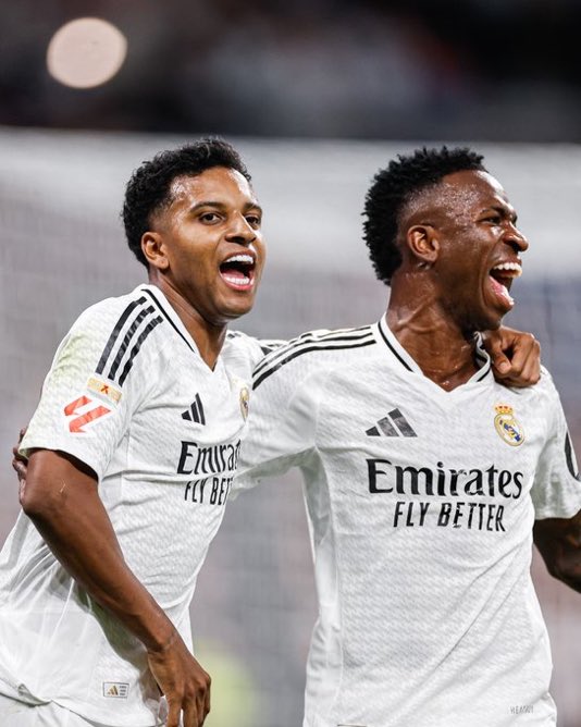 Con la venta de éstos dos puedes fichar todo lo que Xabi Alonso necesita para tener un equipo competitivo y equilibrado para competir por TODO jugando un buen Fútbol.

Este verano es la ocasión perfecta.

No habrá otra ocasión igual.

No abro paraguas. Lo tengo claro.