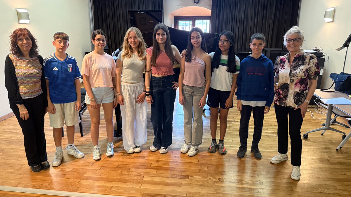 carlotabaldris's tweet photo. Preparant amb moltes ganes el concert del divendres 20 a les 17:30 al @cmtarragona amb els alumnes de conjunt de piano de GP2, que interpretaran les meves obres Camoan, i les Emocions de la Suite de l'Aigua. Moltes gràcies a tots! 📷 https://t.co/v8xAoC7zaO