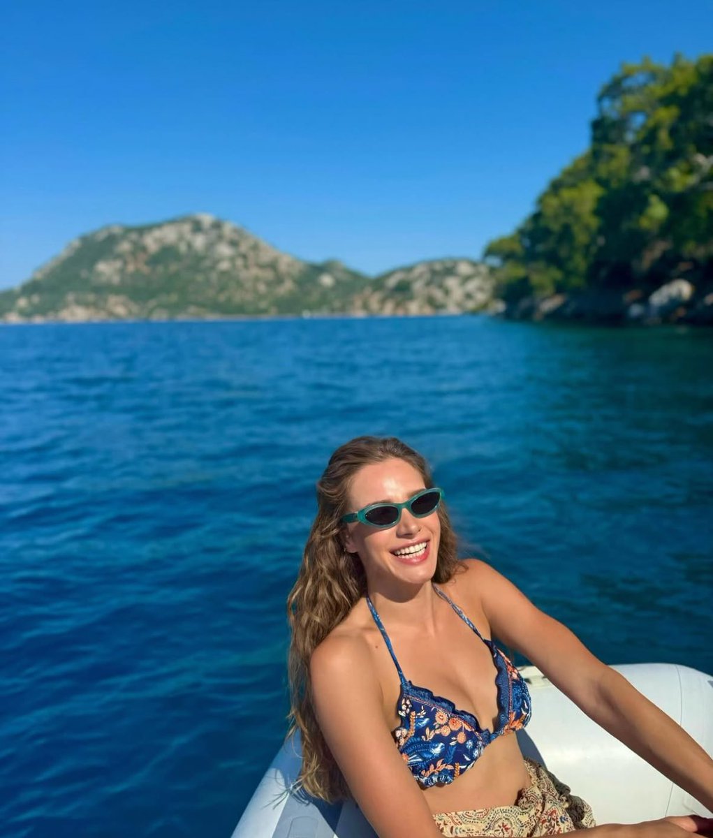 Miray’nin gülüşü bana o kadar iyi geliyor ki, onun enerjisini telefondan alıyorum 🥹 hep gül bebeğim!🤍🤍🤍💋
#MirayDaner