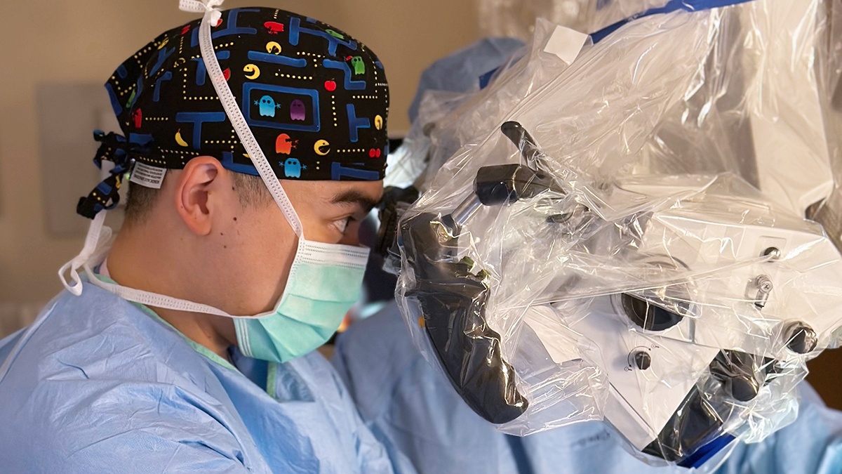 UCSF Neurosurgery (@neurosurgucsf) on Twitter photo Congratulations to graduating neurosurgery chief resident <a href="/JohnKYueMD/">John K. Yue, MD</a>, who will be staying in our department next fall as an assistant professor working with the neurotrauma team at @zsfgcare! 🎉🎓 #UCSFGrads #UCSFProud Congratulations to graduating neurosurgery chief resident <a href="/JohnKYueMD/">John K. Yue, MD</a>, who will be staying in our department next fall as an assistant professor working with the neurotrauma team at @zsfgcare! 🎉🎓 #UCSFGrads #UCSFProud