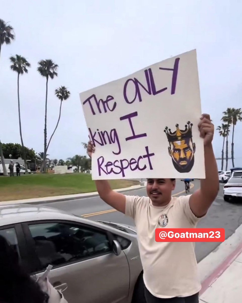 Goatmanx23's tweet image. #Bronsexuals are something else 🤣🤣
They consider a 6x NBA finals choker a King LMAO 😭😭Calling another grown man a 👑 is typical LeGBTQ+ behavior 🤣🤣