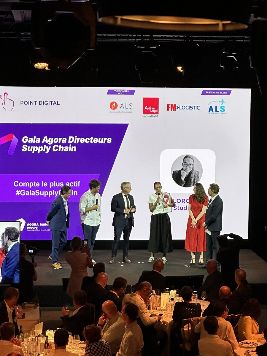 Agora_Managers's tweet photo. @le_studio_led remporte le prix du meilleur communicant au #GalaSupplyChain https://t.co/dBrQTsZ6i5