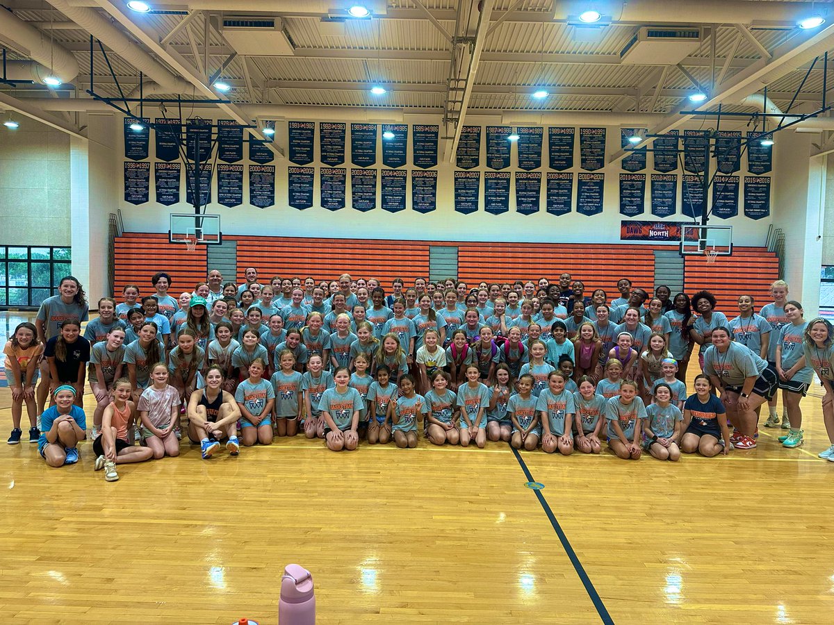 BballNnhs's tweet photo. Lots of Future Huskies improved these last two weeks! What a great start to summer! Keep working at the game girls! 💙🧡 https://t.co/Qs4mIP65aG