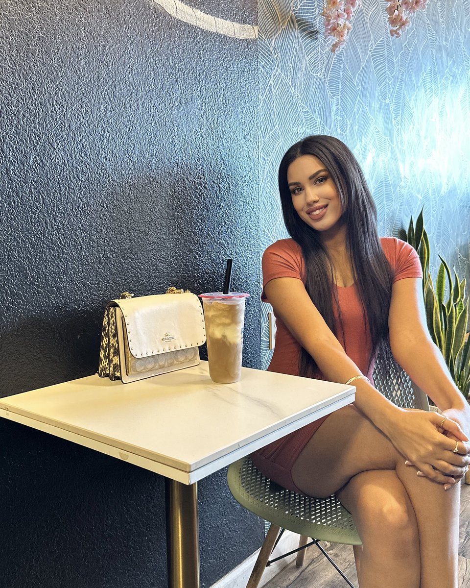 Officialnavii_'s tweet photo. Caffeine and kindness, my two essentials☕️🌷

#summertimevibes https://t.co/hRtC3QoLoy