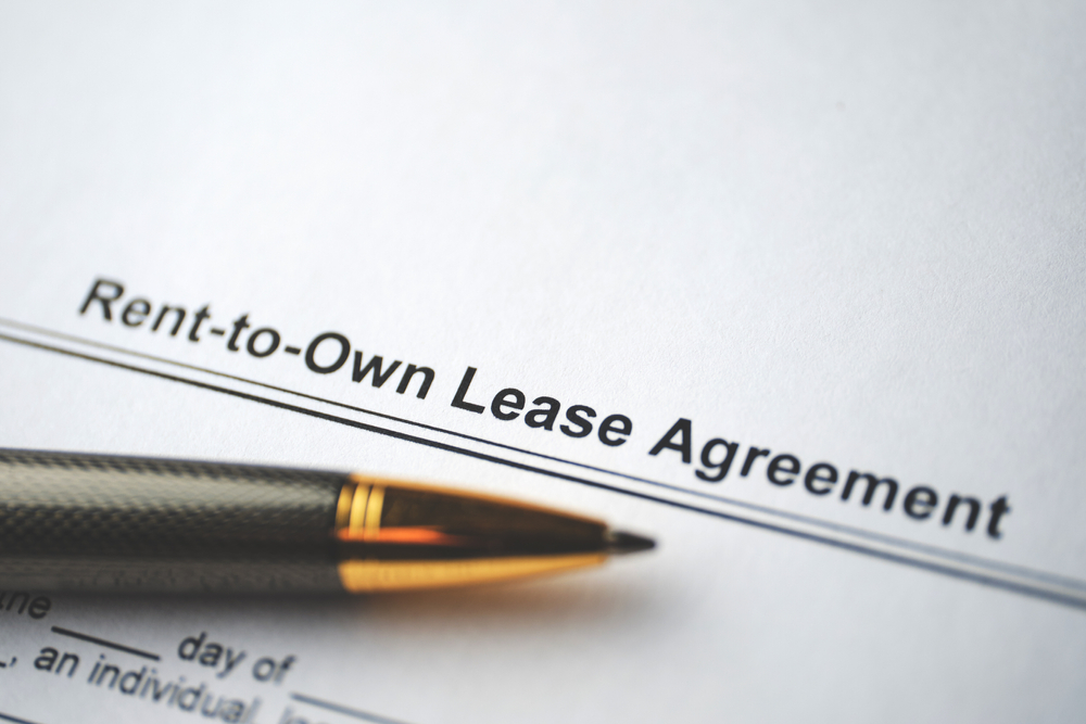 🏡 Dream of buying a home but not quite ready?
Rent-to-own might be your ticket in — no massive down payment needed.
Here’s how to find legit listings and avoid scams: hubs.li/Q03stPFj0