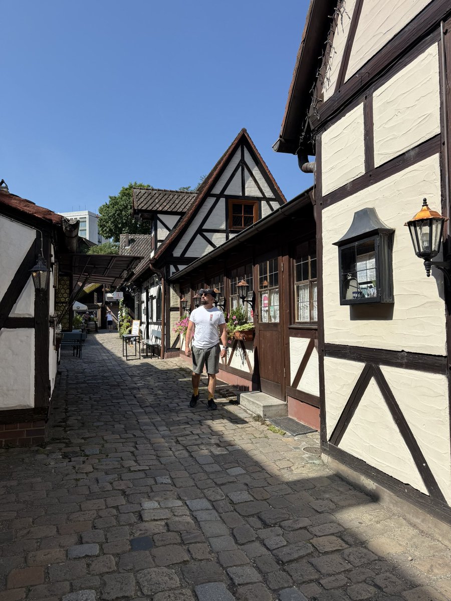 🇩🇪 NÚREMBERG | Día 3️⃣. La ciudad más bonita de #Alemania me ha vuelto a enamorar. Sus callejuelas, su río, su encanto y todos sus rinconcitos son espectaculares. Qué pena que haya podido ser solo un día.